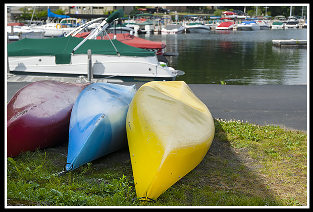 kayaks on the Lake Sunapee shore
