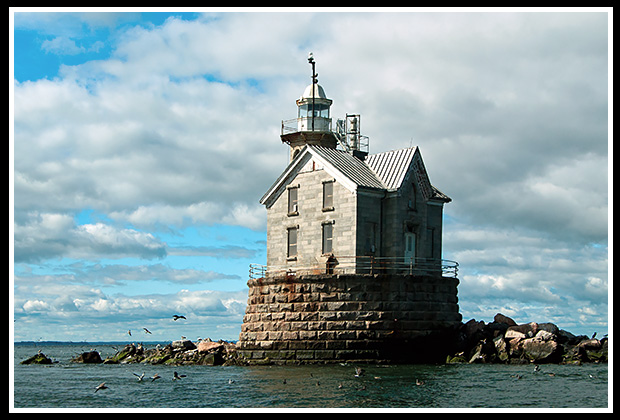 Stratford Shoal (Middleground) light