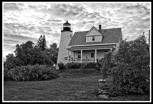 current Dice Head lighthouse and building