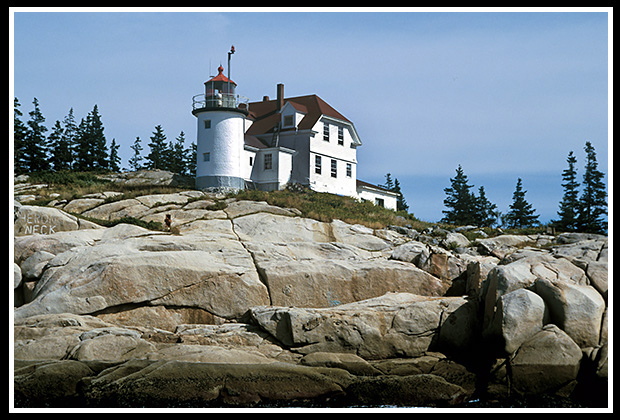 Heron Neck Lighthouse on rocky island