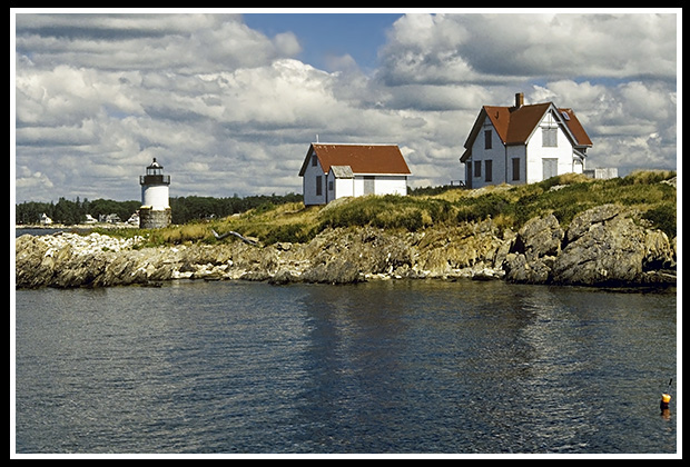 Ram Island light with no walkway