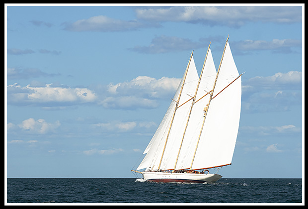 windjamming sailing out in the open waters