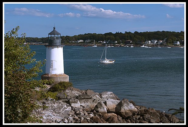 Fort Pickering light