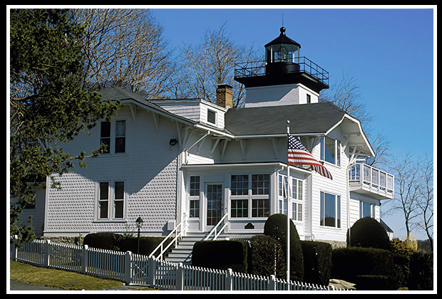 Hospital Point light view from street