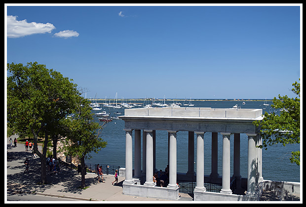 location of plymouth rock by the harbor