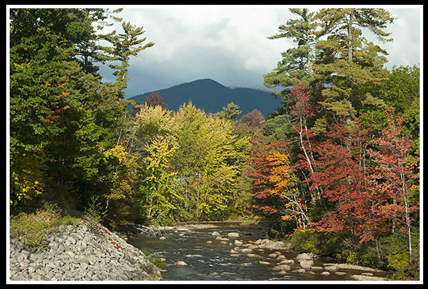 mountain fall foliage in the Lake Sunapee region