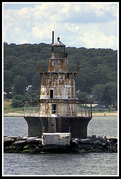 image plum beach light before restoration