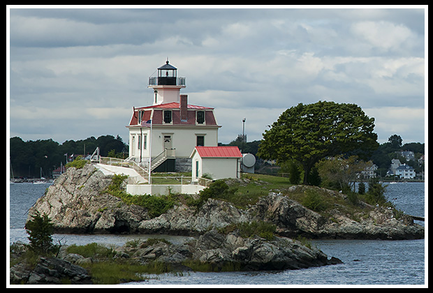 Pomham Rocks lighthouse