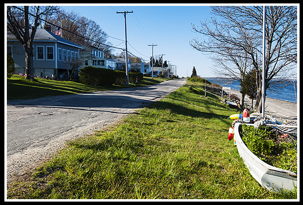 road along Prudence Island